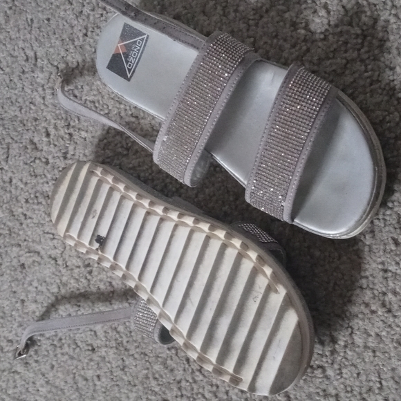 Sandals - Picture 3 of 4